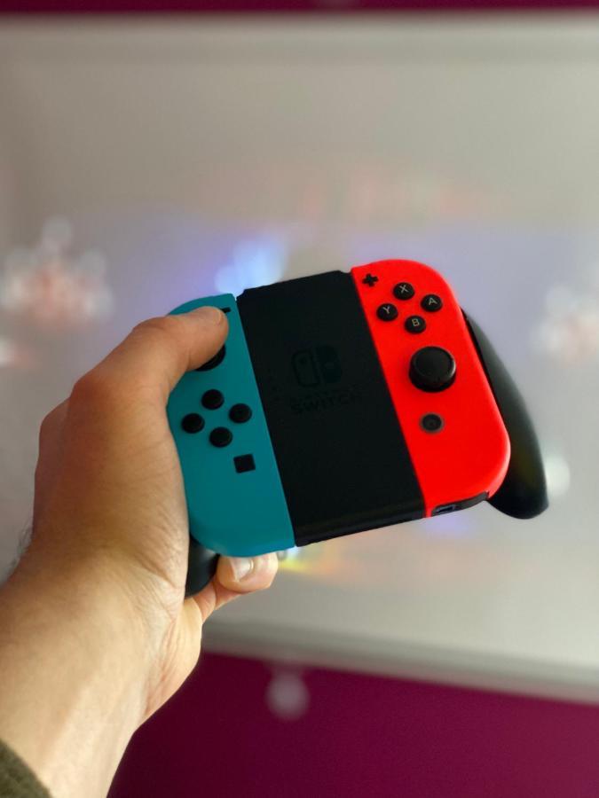 Capsule Groovy-Jacuzzi-Sauna-Billard-Netflix- Nintendo Switch & Jeux Mons Dış mekan fotoğraf