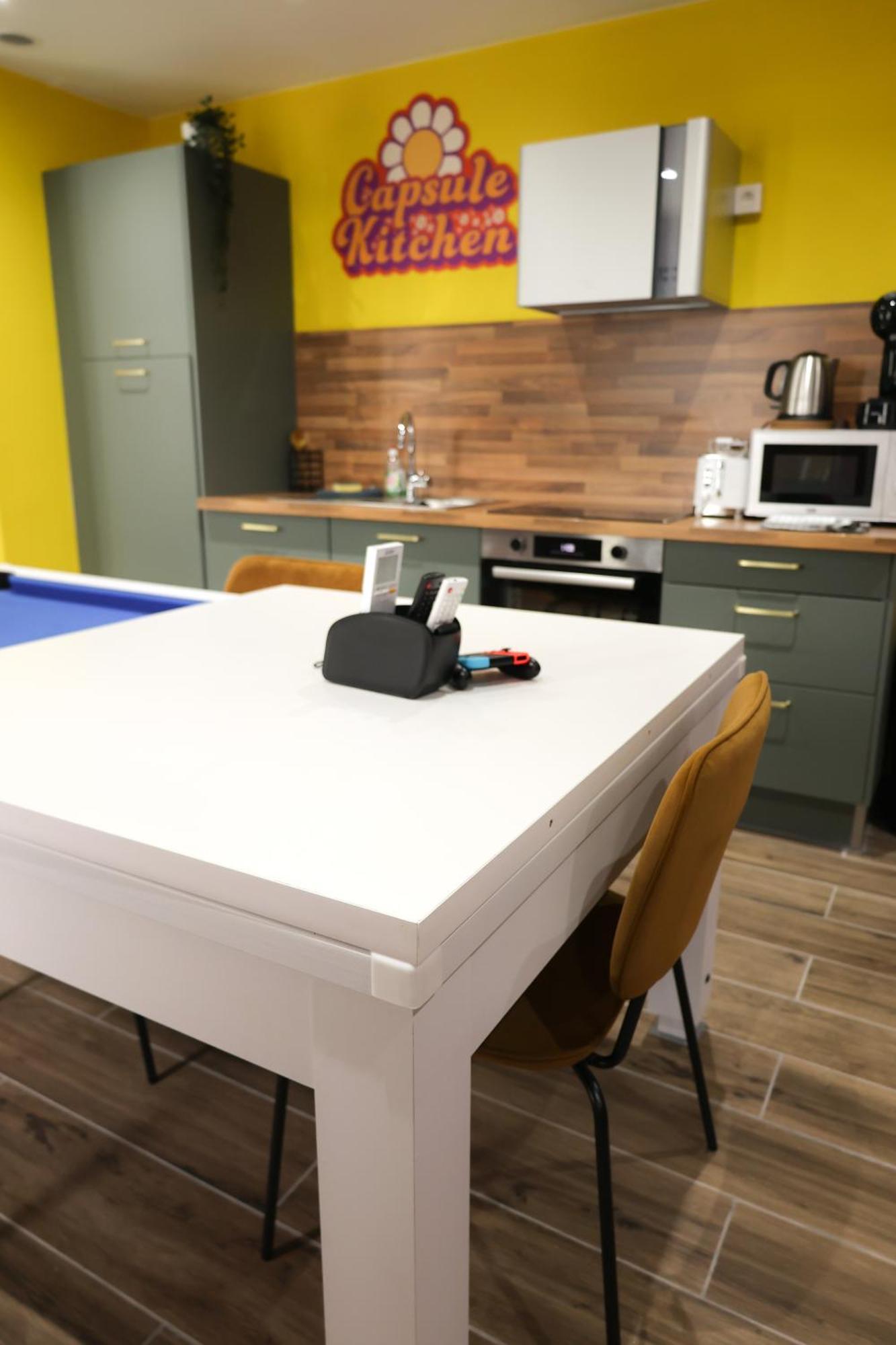 Capsule Groovy-Jacuzzi-Sauna-Billard-Netflix- Nintendo Switch & Jeux Mons Dış mekan fotoğraf