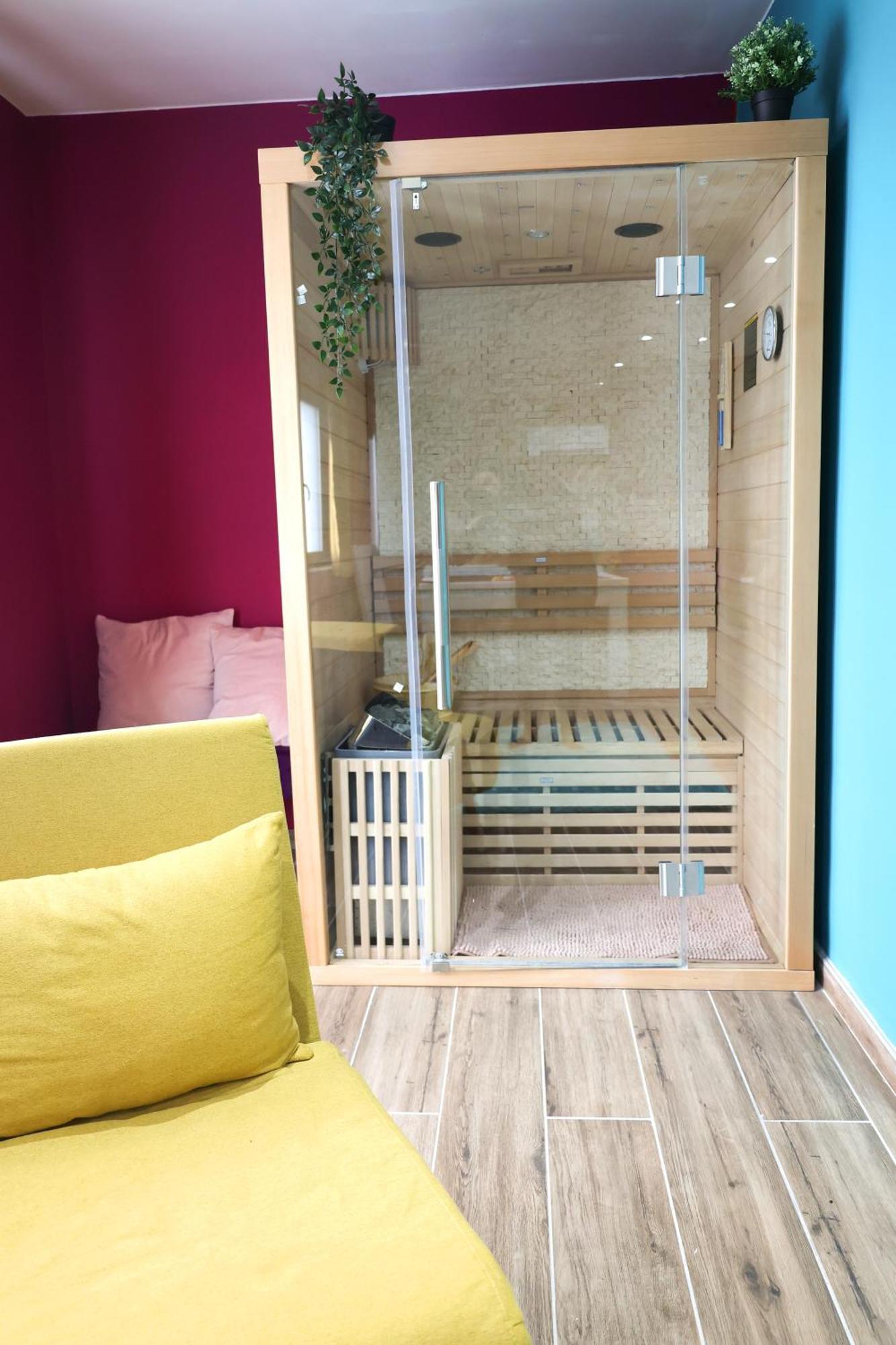 Capsule Groovy-Jacuzzi-Sauna-Billard-Netflix- Nintendo Switch & Jeux Mons Dış mekan fotoğraf