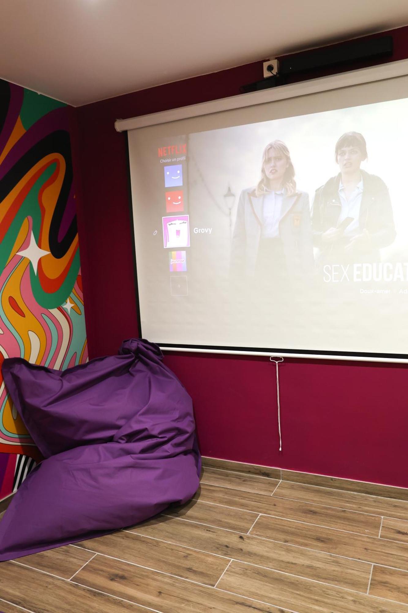 Capsule Groovy-Jacuzzi-Sauna-Billard-Netflix- Nintendo Switch & Jeux Mons Dış mekan fotoğraf