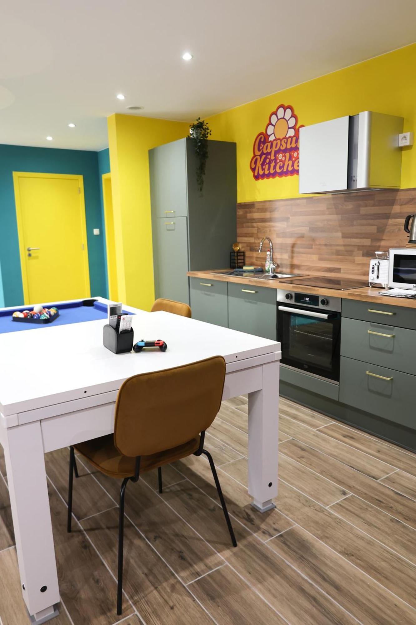 Capsule Groovy-Jacuzzi-Sauna-Billard-Netflix- Nintendo Switch & Jeux Mons Dış mekan fotoğraf