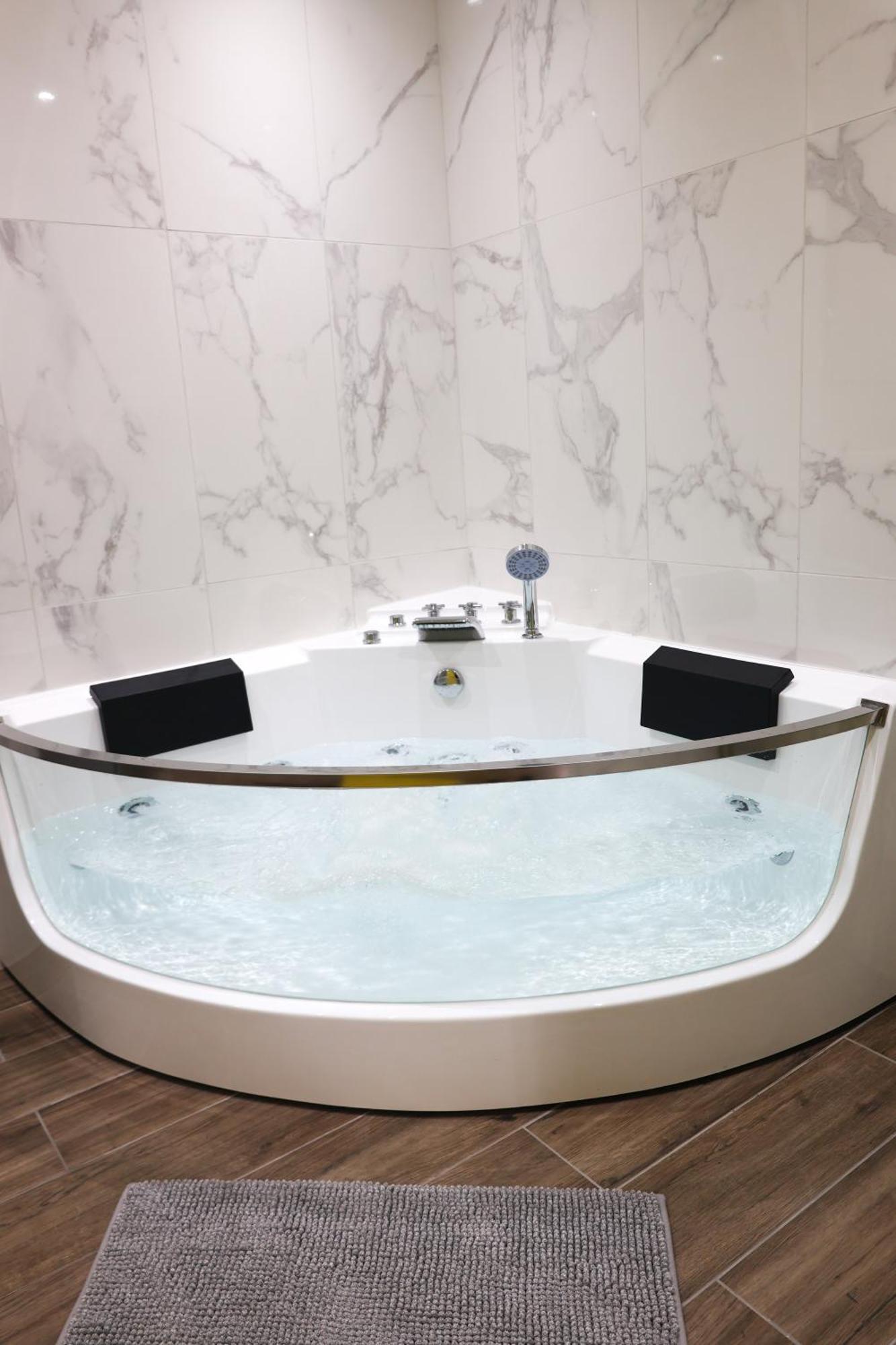 Capsule Groovy-Jacuzzi-Sauna-Billard-Netflix- Nintendo Switch & Jeux Mons Dış mekan fotoğraf